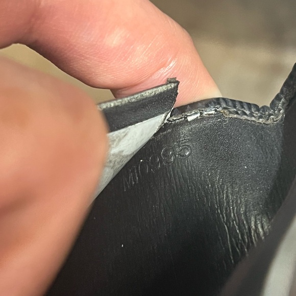 Authentic Louis Vuitton Epi Cardholder - Picture 7 of 9